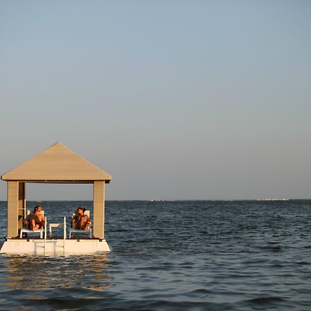 Puri Santrian Beach Resort And Spa Sanur Exterior foto
