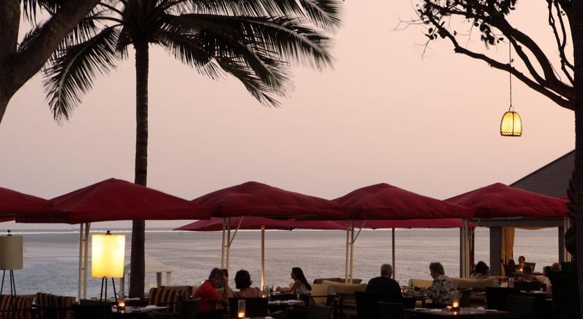 Puri Santrian Beach Resort And Spa Sanur Exterior foto