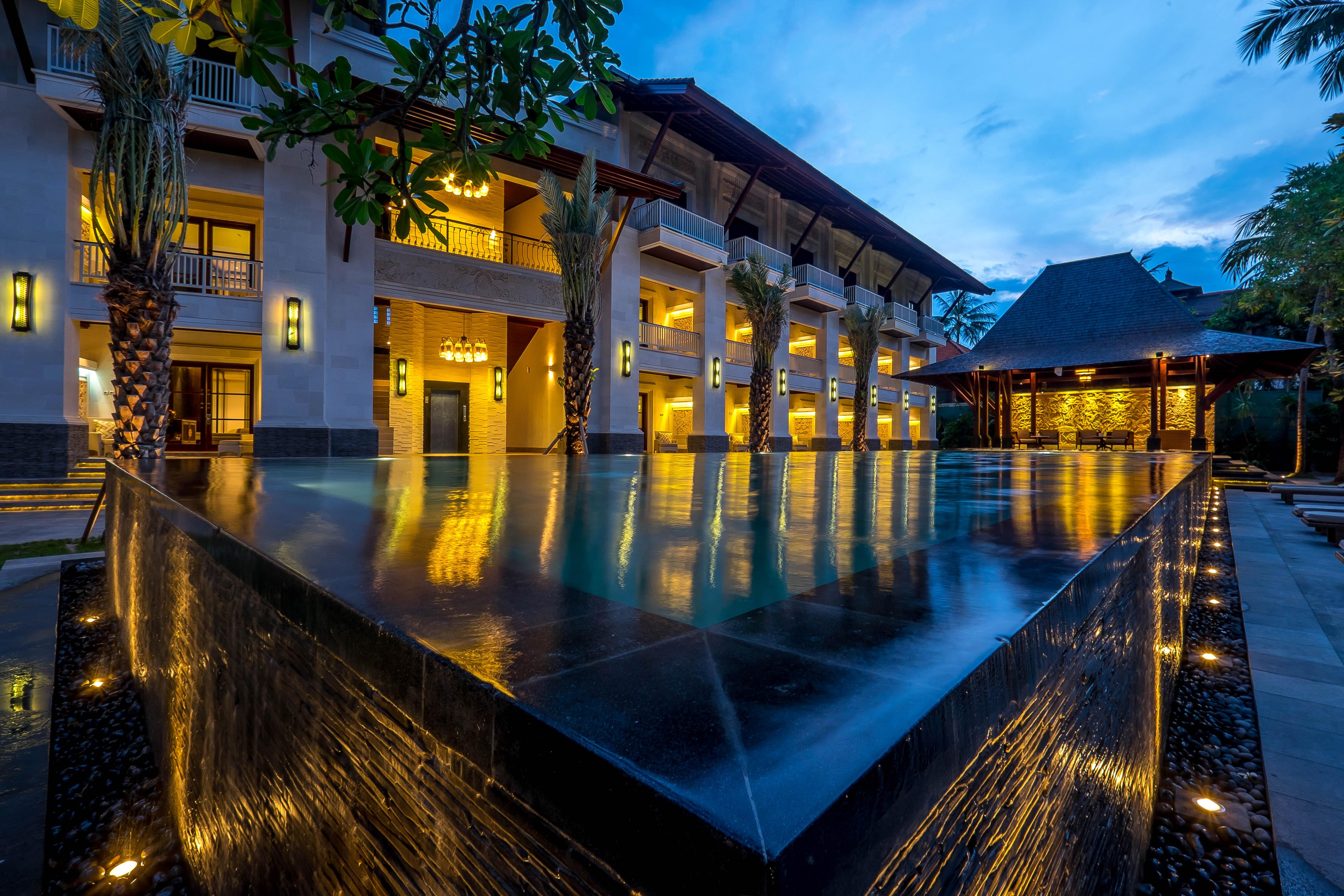 Puri Santrian Beach Resort And Spa Sanur Exterior foto
