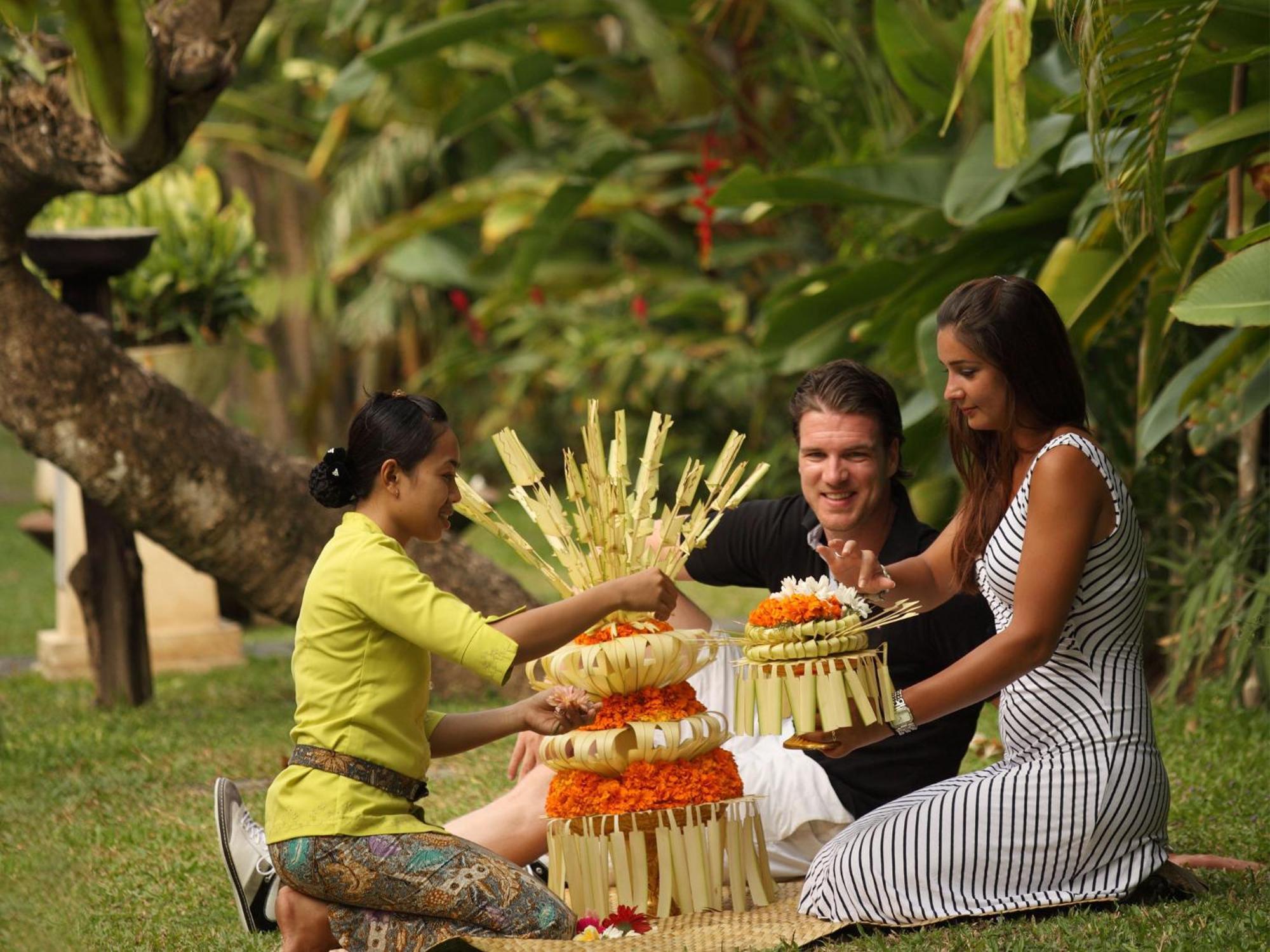 Puri Santrian Beach Resort And Spa Sanur Exterior foto