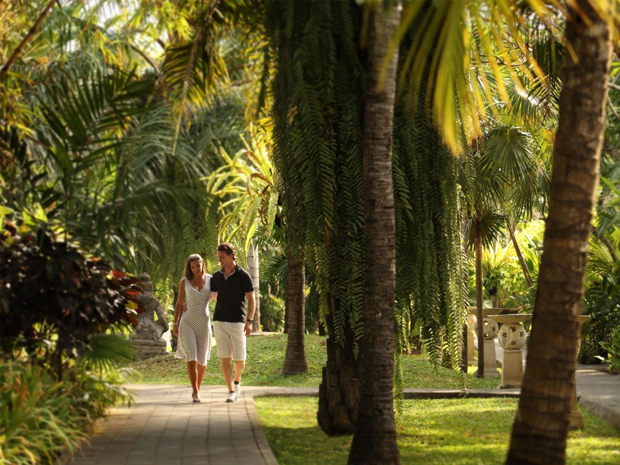 Puri Santrian Beach Resort And Spa Sanur Exterior foto