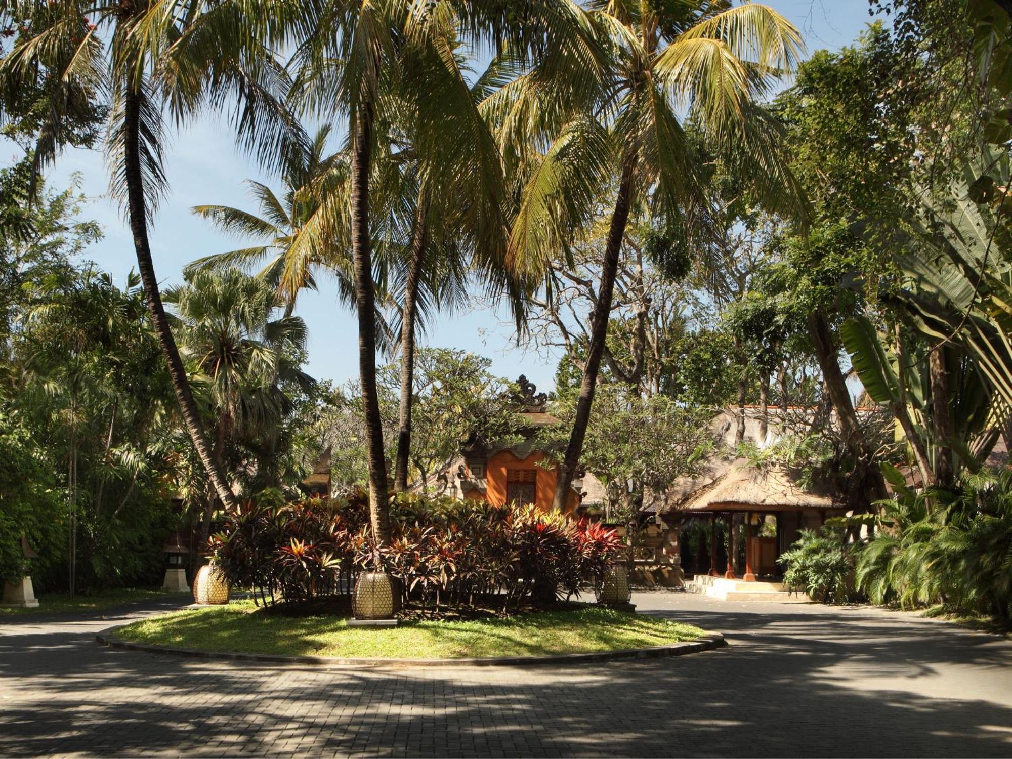 Puri Santrian Beach Resort And Spa Sanur Exterior foto