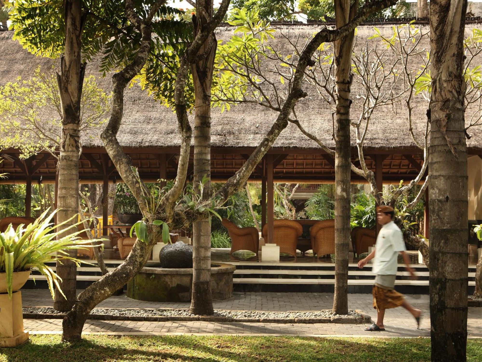Puri Santrian Beach Resort And Spa Sanur Exterior foto