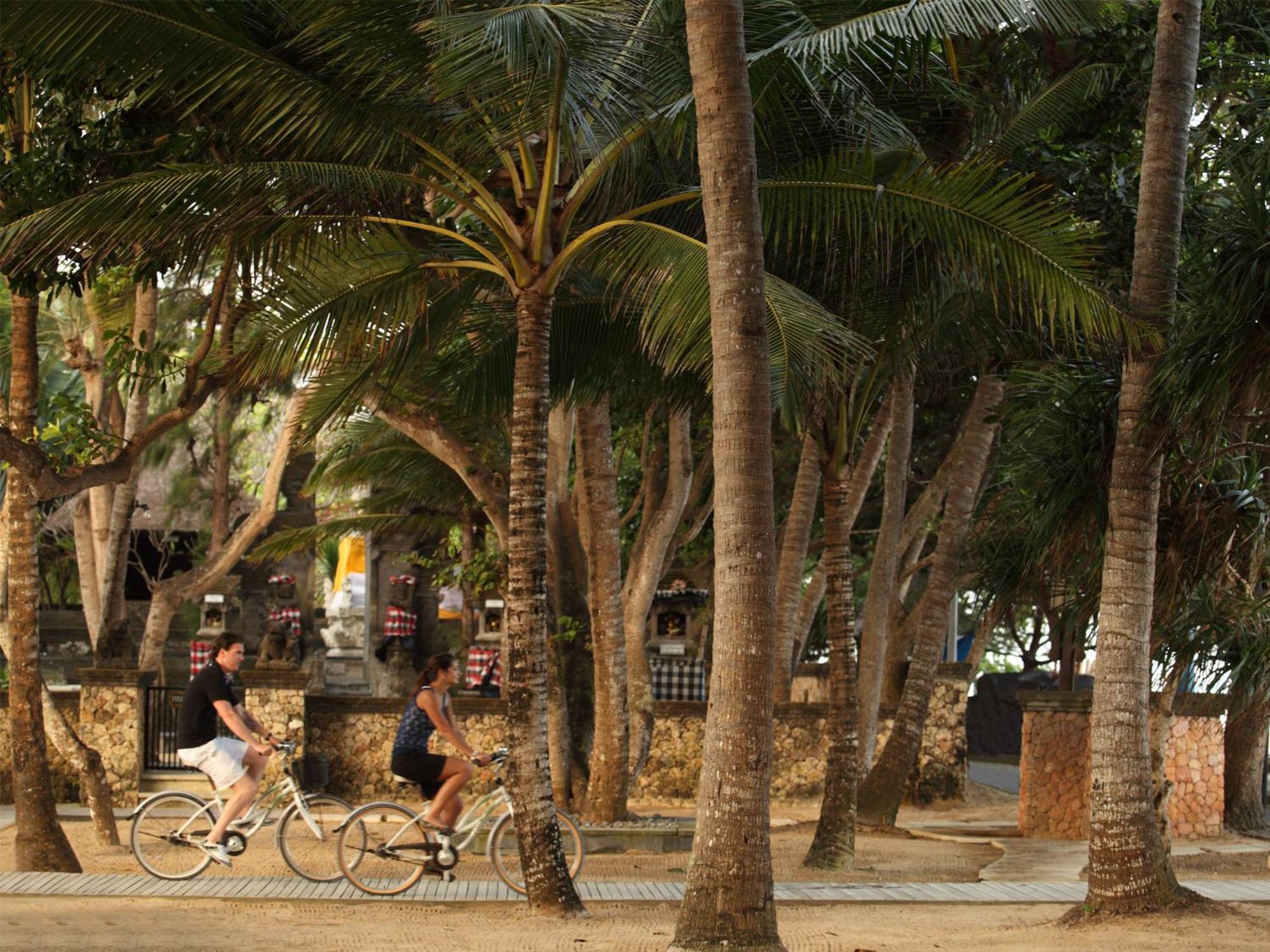 Puri Santrian Beach Resort And Spa Sanur Exterior foto
