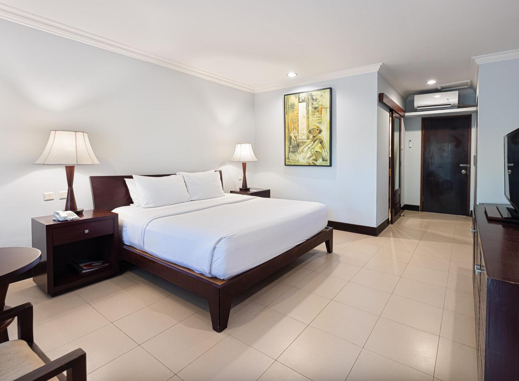 Puri Santrian Beach Resort And Spa Sanur Exterior foto
