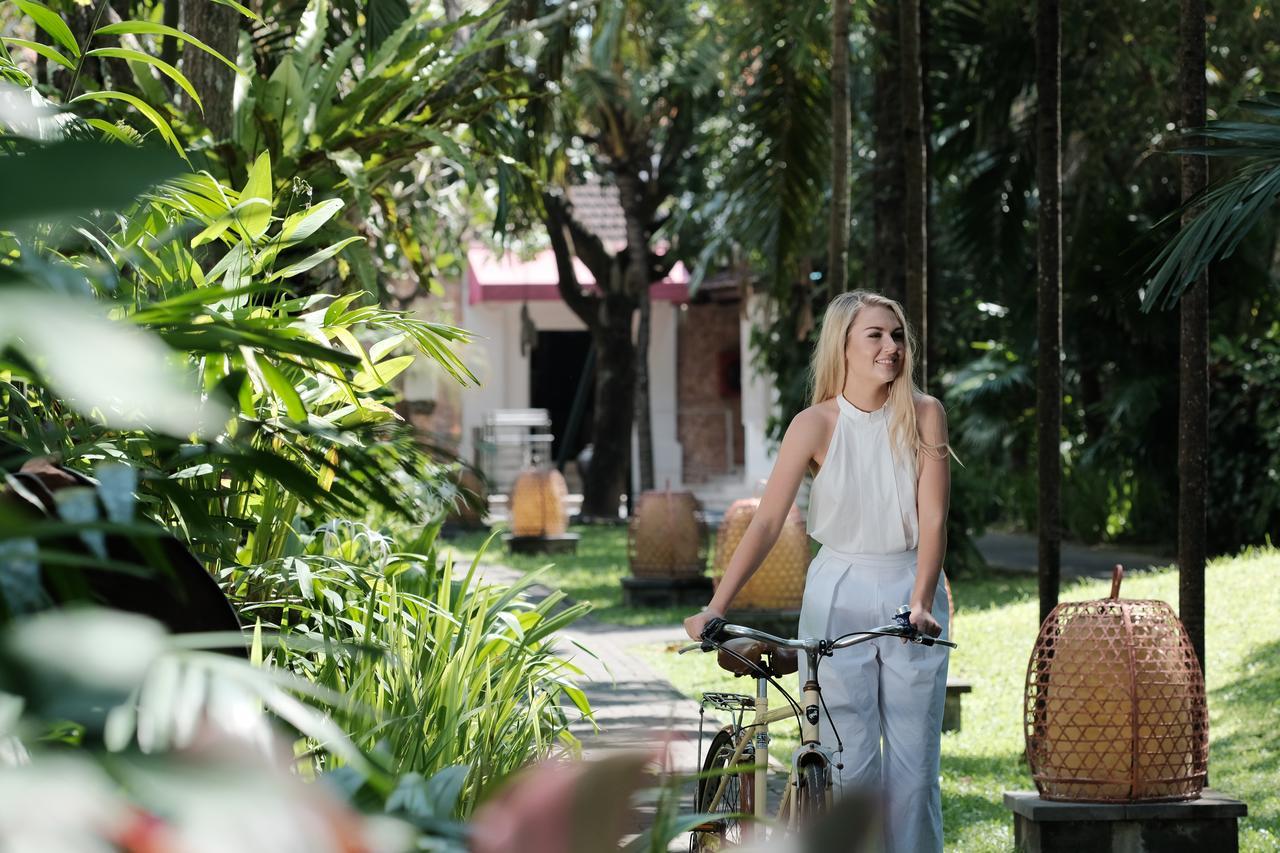 Puri Santrian Beach Resort And Spa Sanur Exterior foto