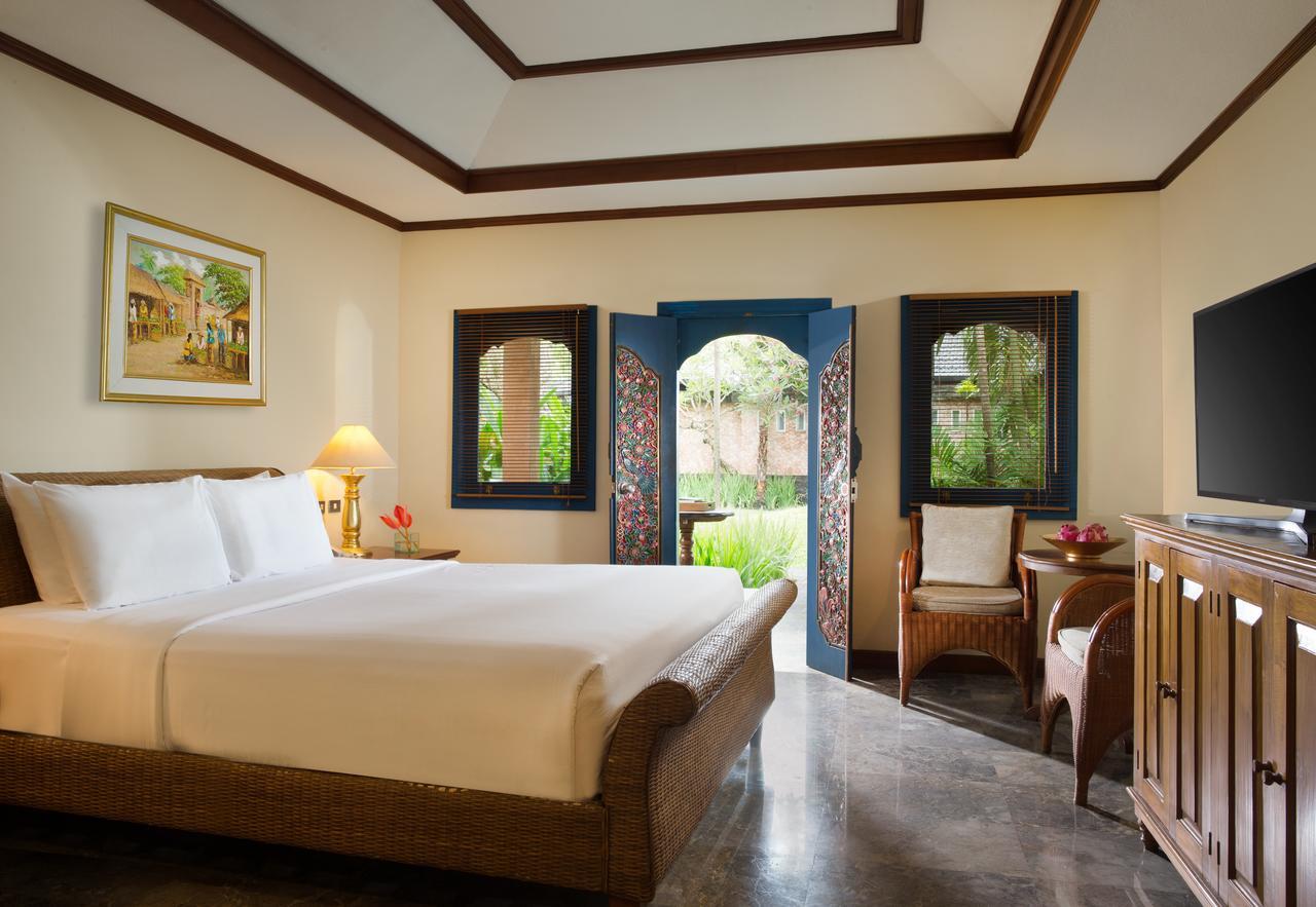 Puri Santrian Beach Resort And Spa Sanur Exterior foto