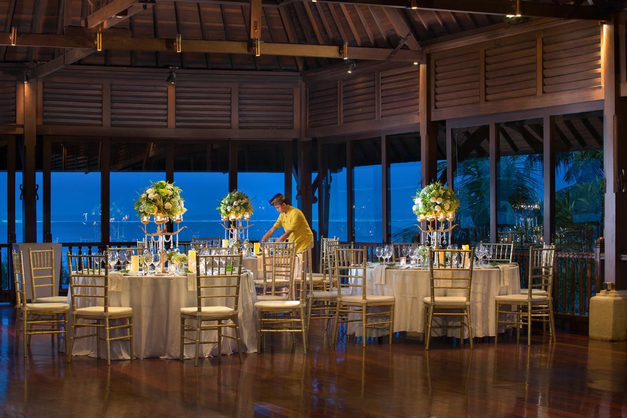 Puri Santrian Beach Resort And Spa Sanur Exterior foto